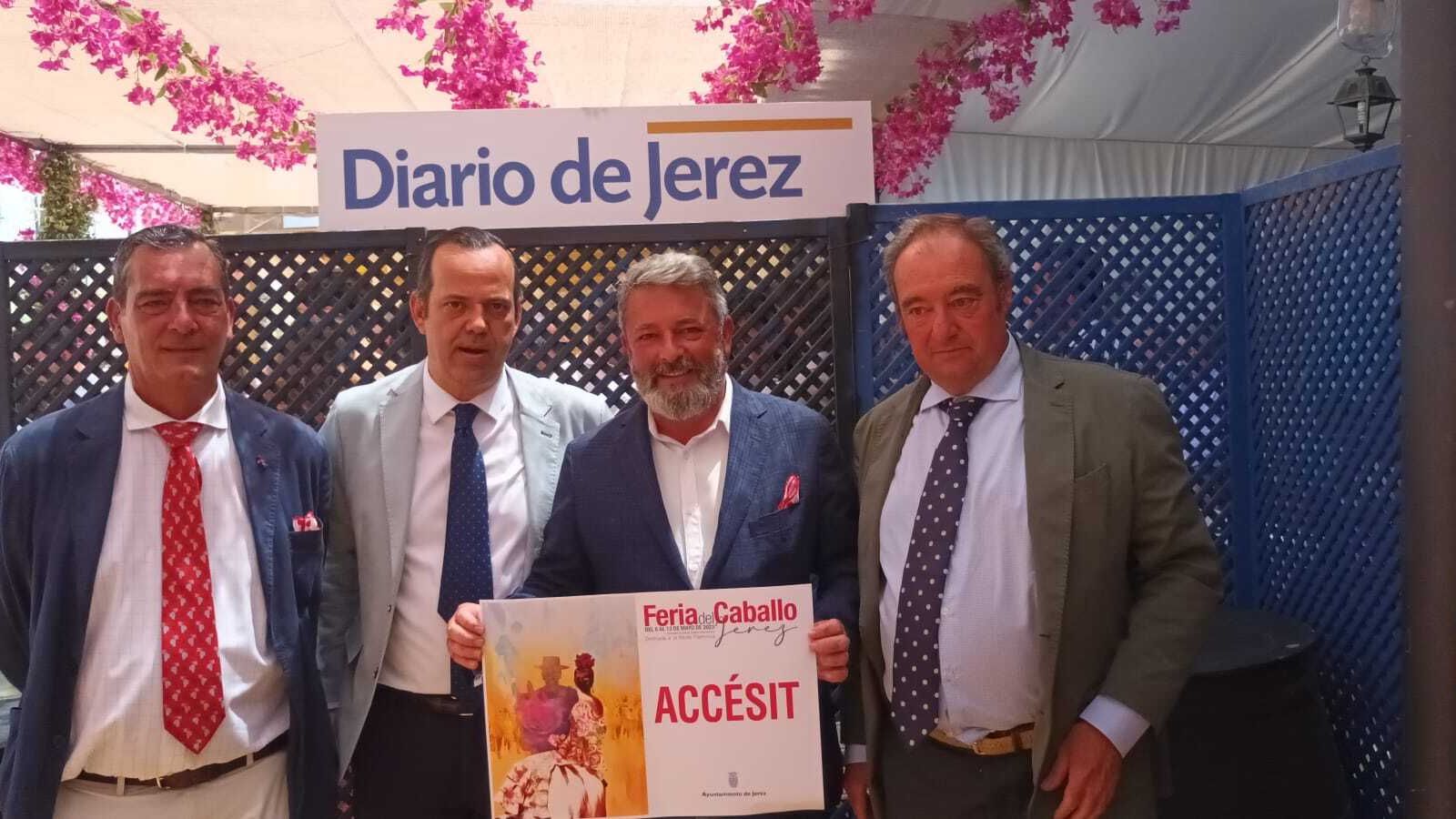 Daniel Lamparero, director de Diario de Jerez; y Tomás Valiente, director general del Grupo Joly; junto al delegado Rubén Pérez y Pablo Montabes, director del Área de Servicio de Movilidad y Fiestas del Ayuntamiento de Jerez.