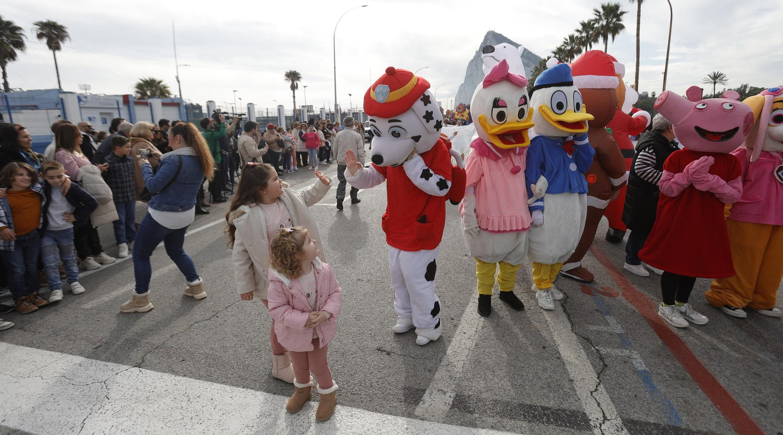 Fotos de la cabalgata de Reyes Magos 2025 en La Línea