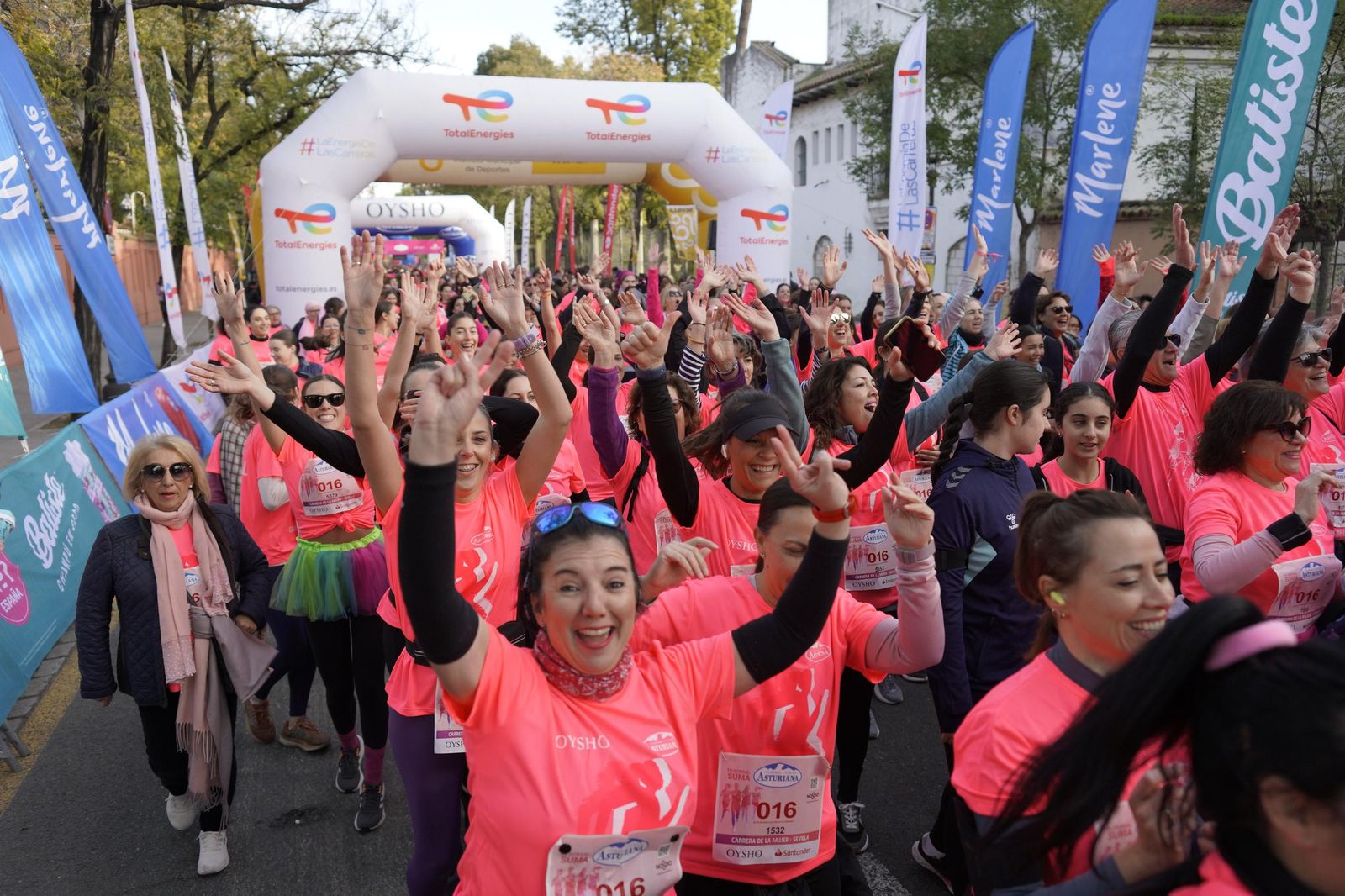 Búscate en las fotos de la Carrera de la Mujer de Sevilla