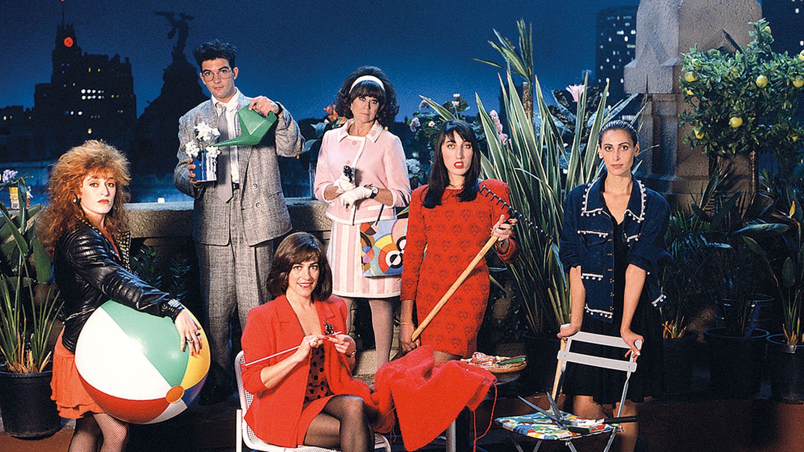 Parte del famoso elenco de 'Mujeres al borde de un ataque de nervios' (1988).