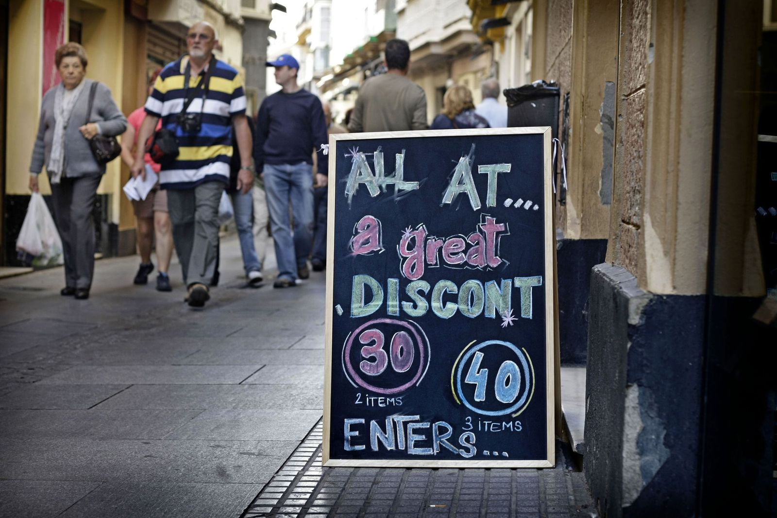 Un grupo de turistas, paseando por la ciudad el pasado mes de octubre.