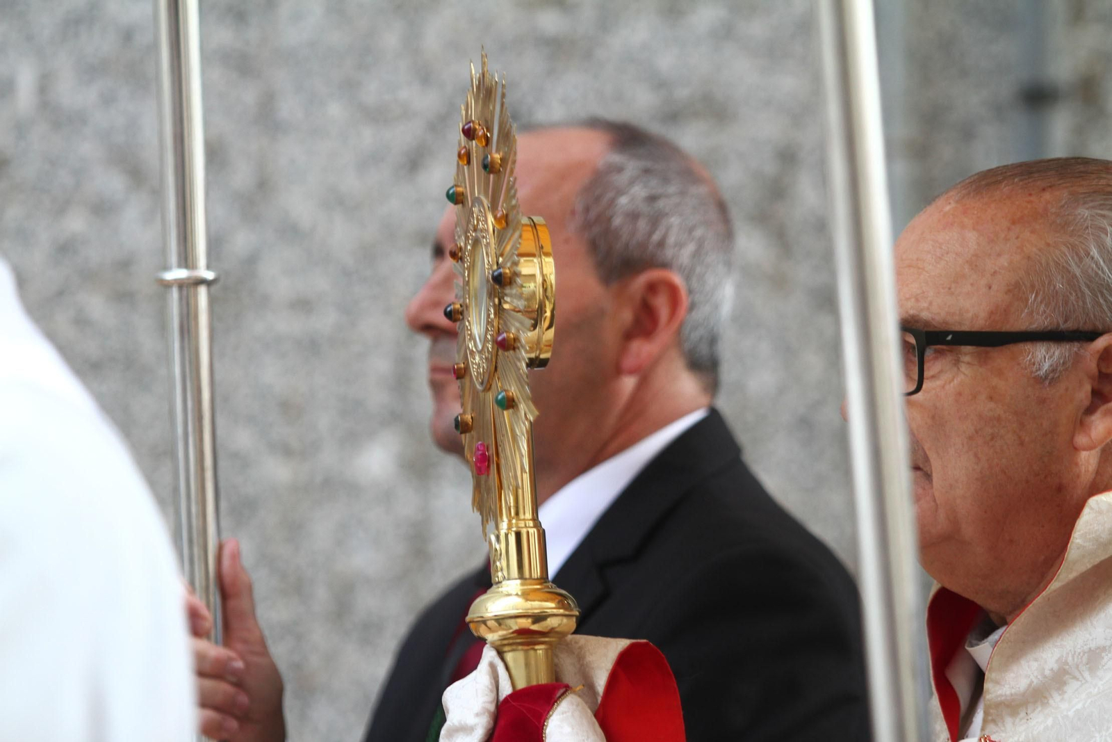 Procesión Solemne  de la Hermandad de La Vera Cruz, con el Santísimo Sacramento.