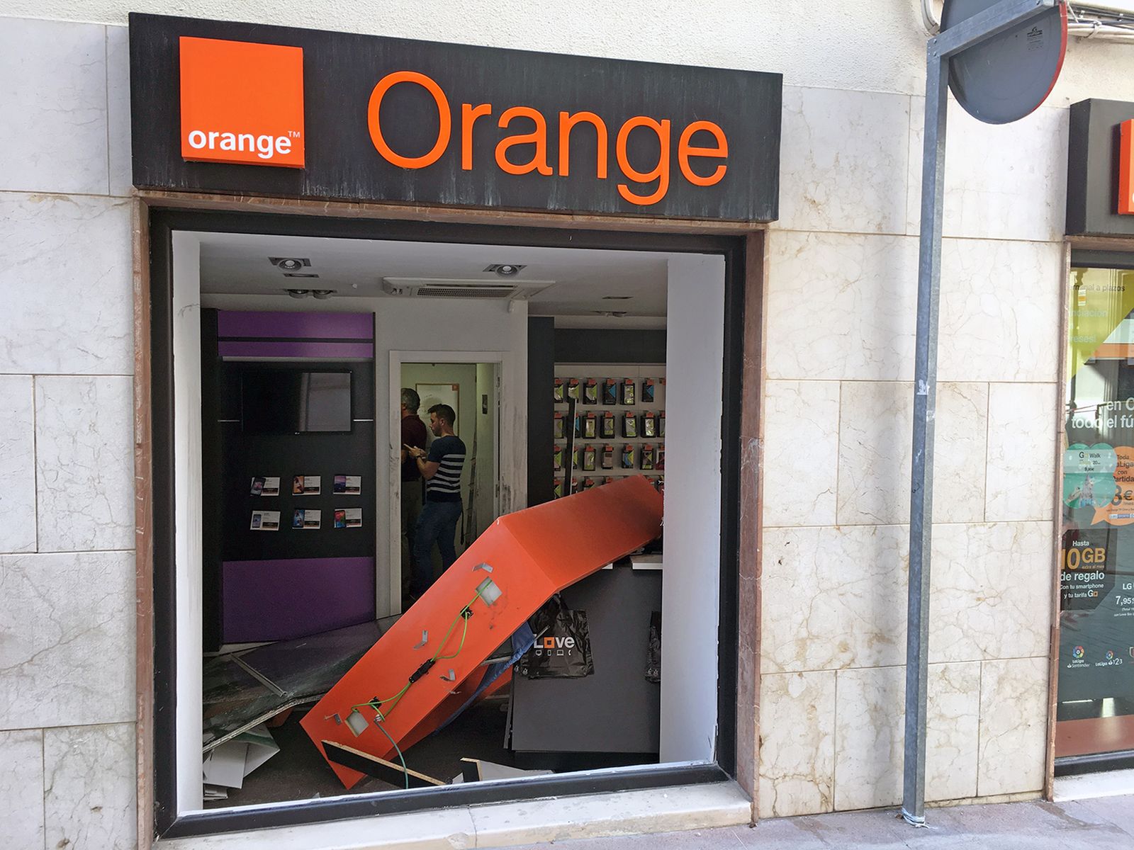 Alunizaje en un establecimiento de telefonía en Cabra el pasado agosto.