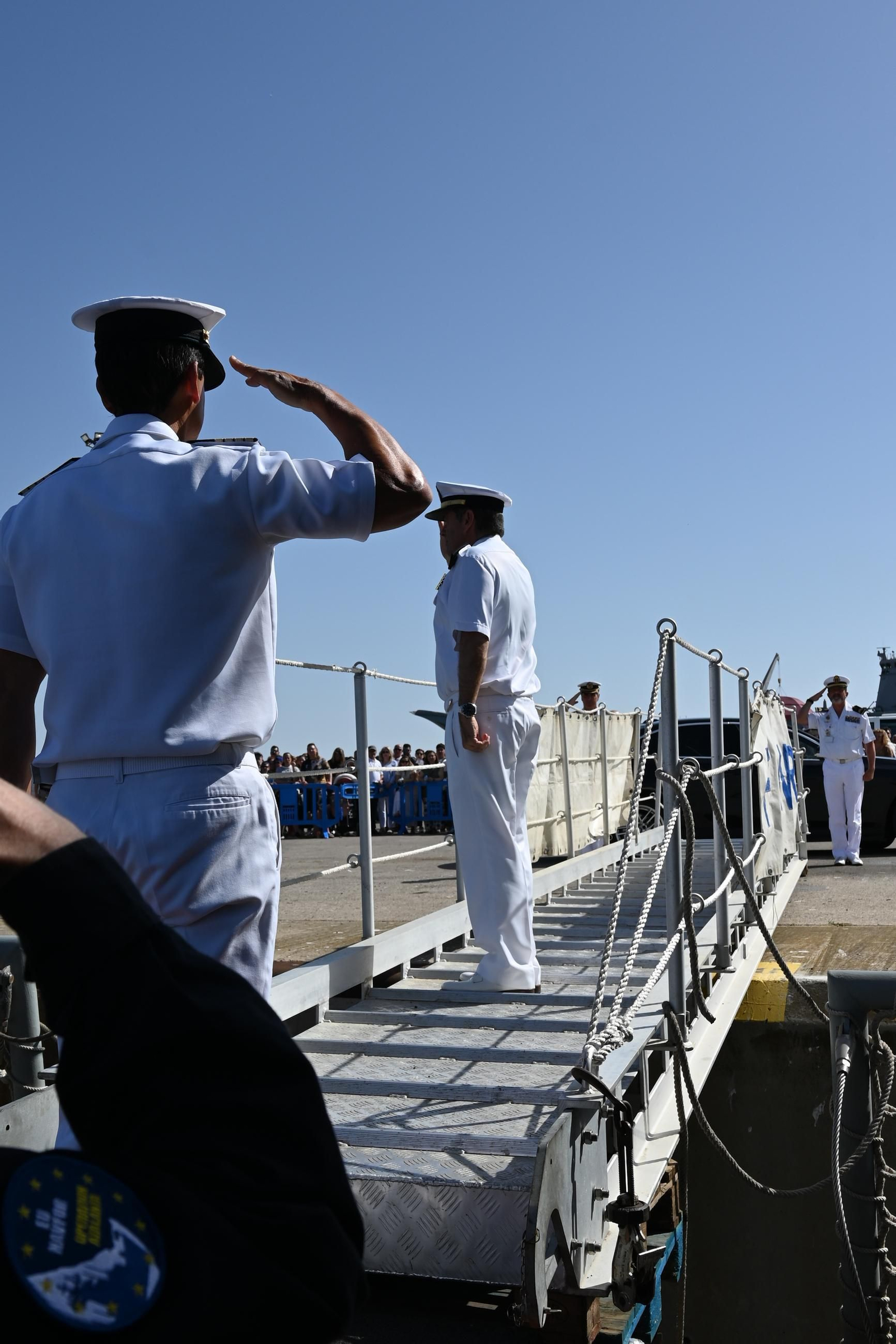 Las imágenes de la despedida de la fragata 'Navarra' de la Armada en la Base de Rota