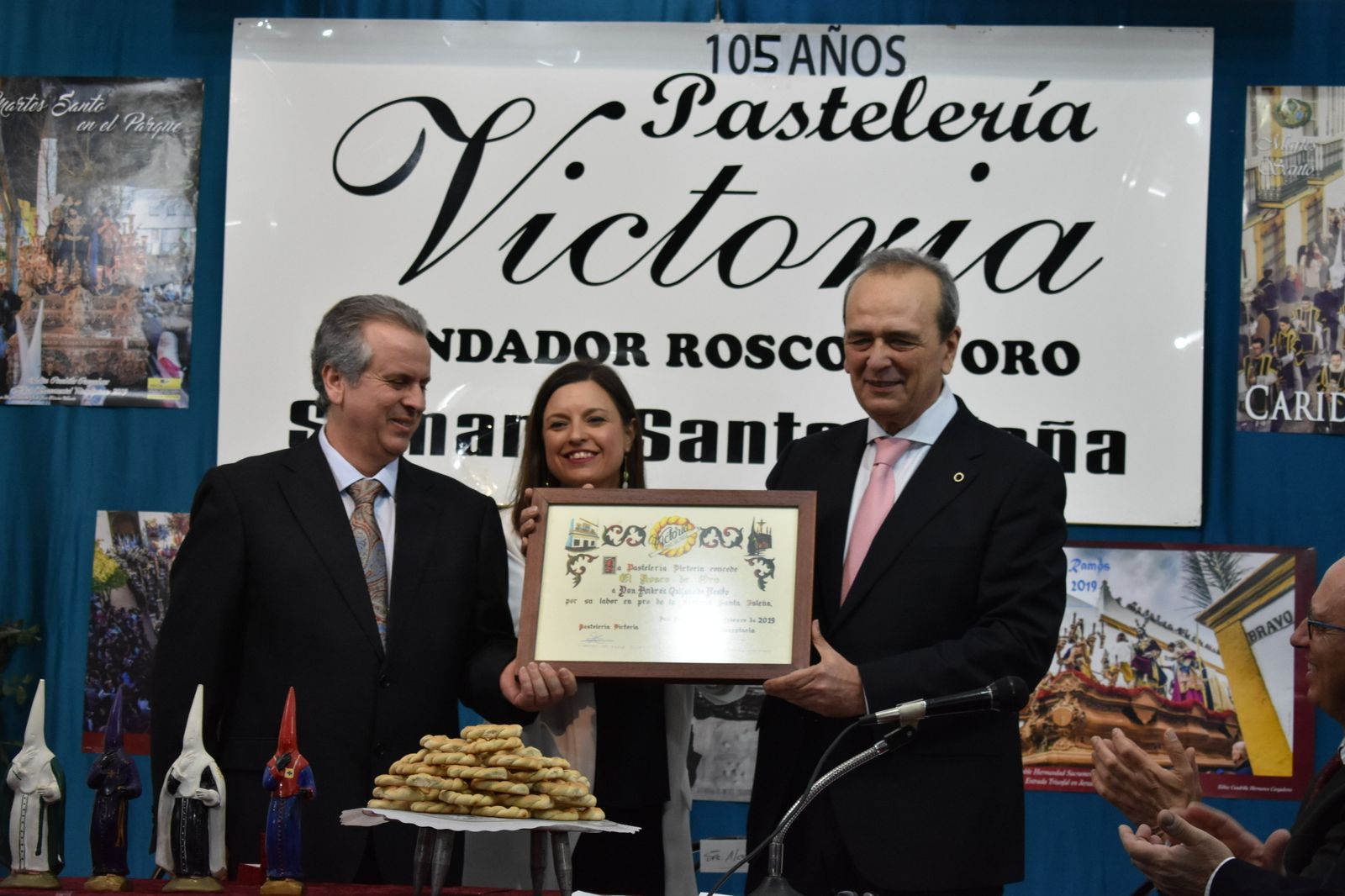 Andrés Quijano de Benito recibe el Rosco de Oro de la Semana Santa.