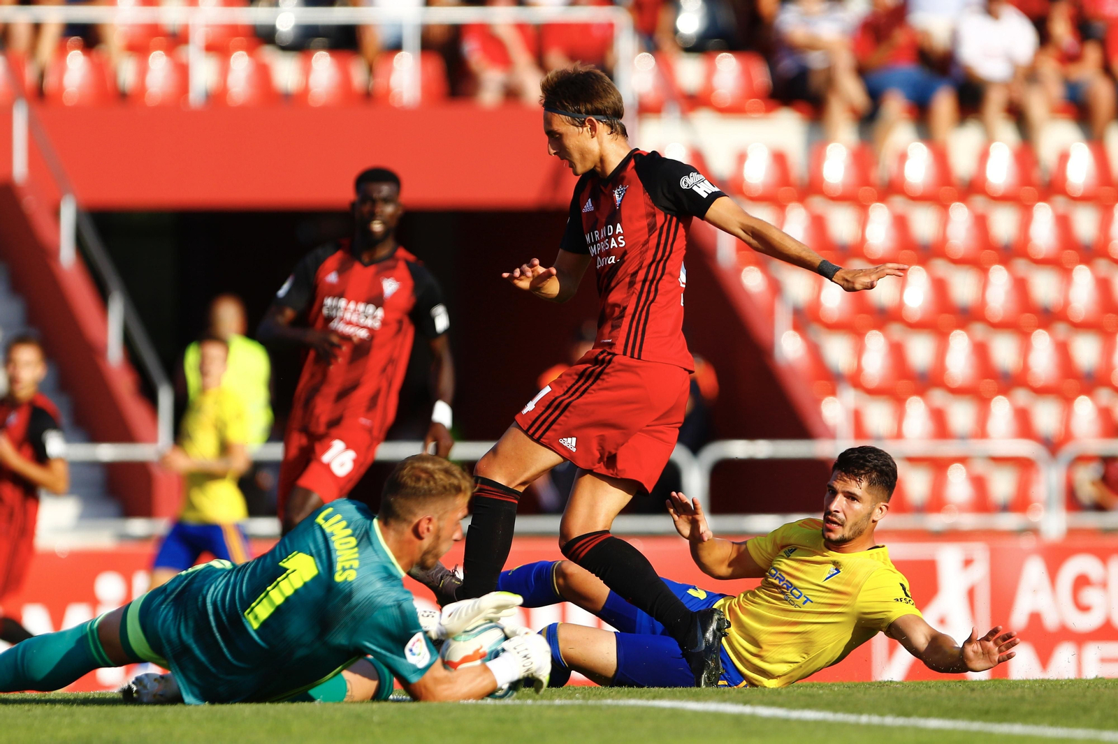 Las imágenes del Mirandés-Cádiz