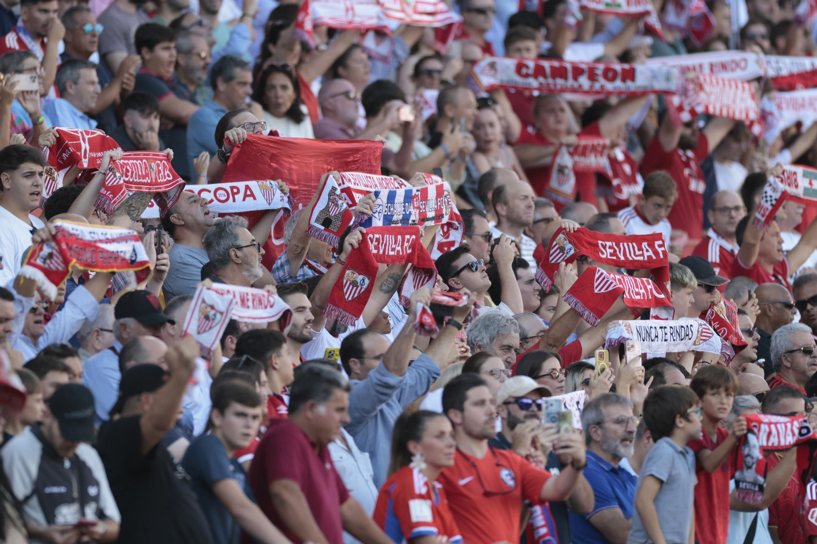 Búscate en las fotos del Sevilla FC - Barcelona