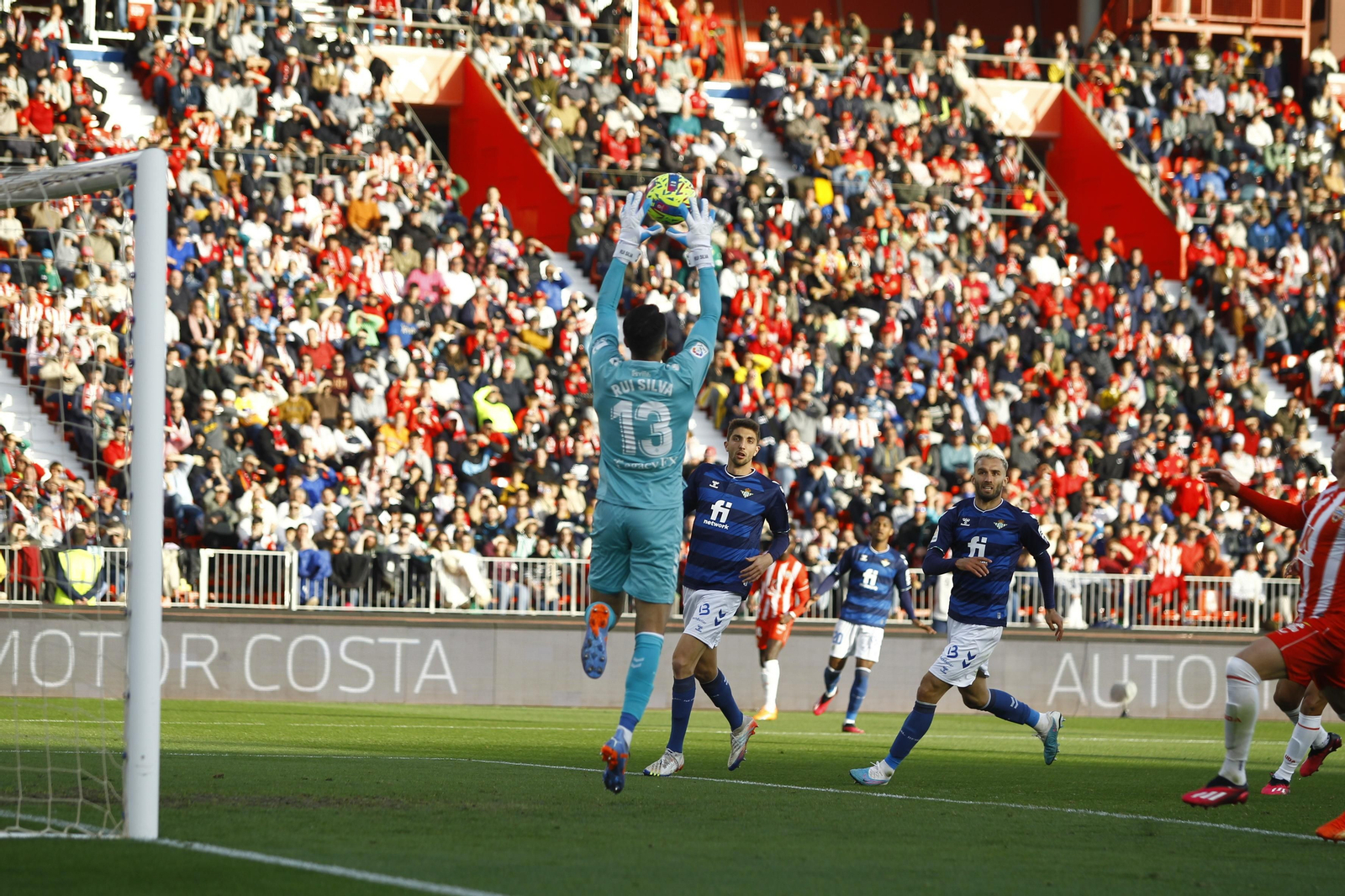 Imágenes del partido de fútbol U.D. Almería-Real Betis Balompié
