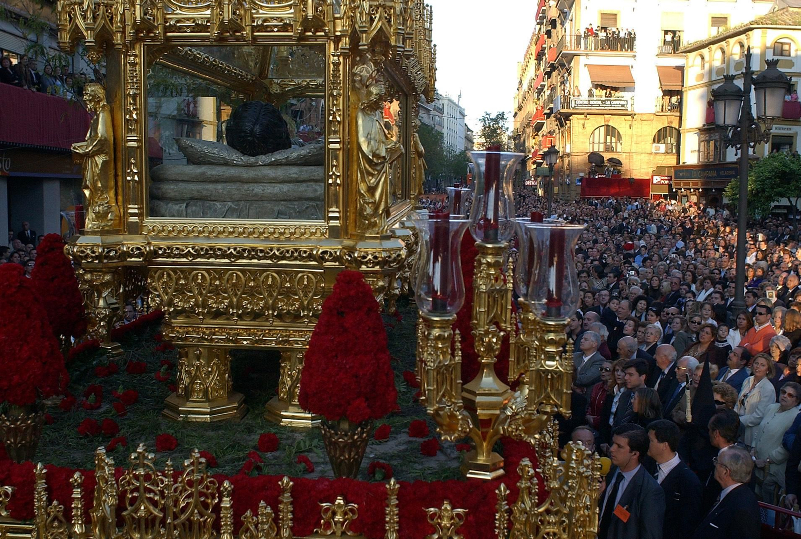 El paso del Cristo Yacente, titular de la Hermandad del Santo Entierro. El paso del Cristo Yacente, titular de la Hermandad del Santo Entierro.