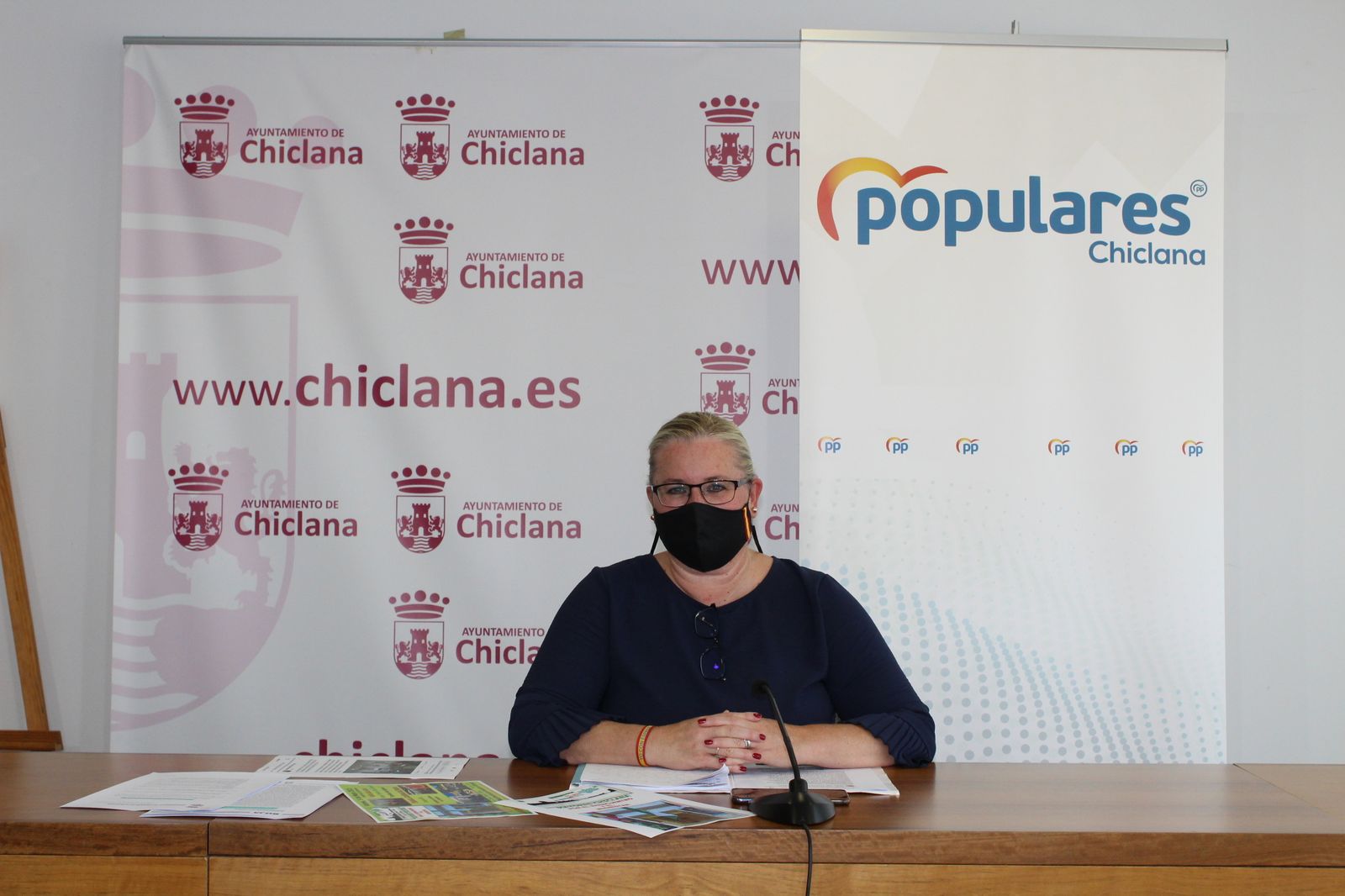 La concejala del PP Carmen Baena durante su intervención.