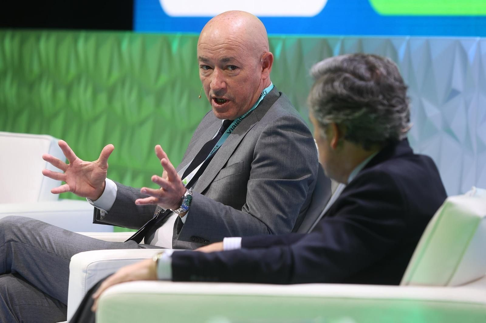 Imágenes de las mesas redondas 'H2V como vector de descarbonización' y 'Metanol Verde' este viernes en Huelva