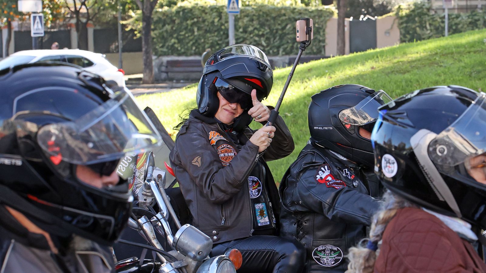 La Gran Caravana Motera Solidaria se pasea por Jerez