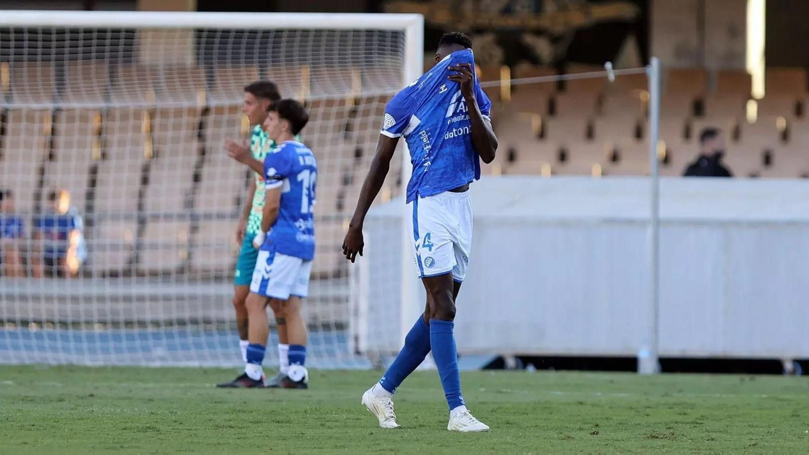 Udom se perderá finalmente el partido ante el UCAM por la roja que vio el domingo.
