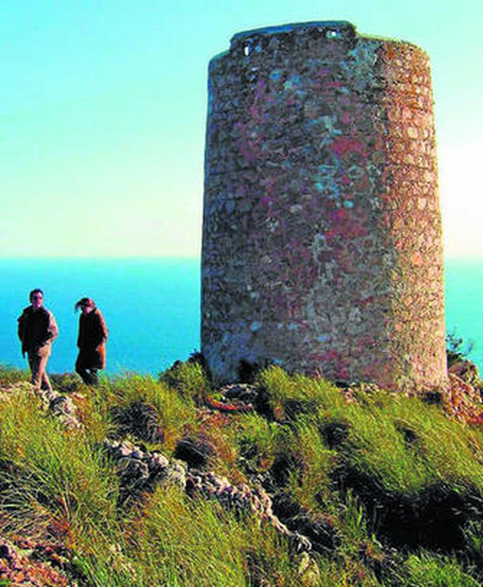 Una de las torres vigía en la Costa Tropical.