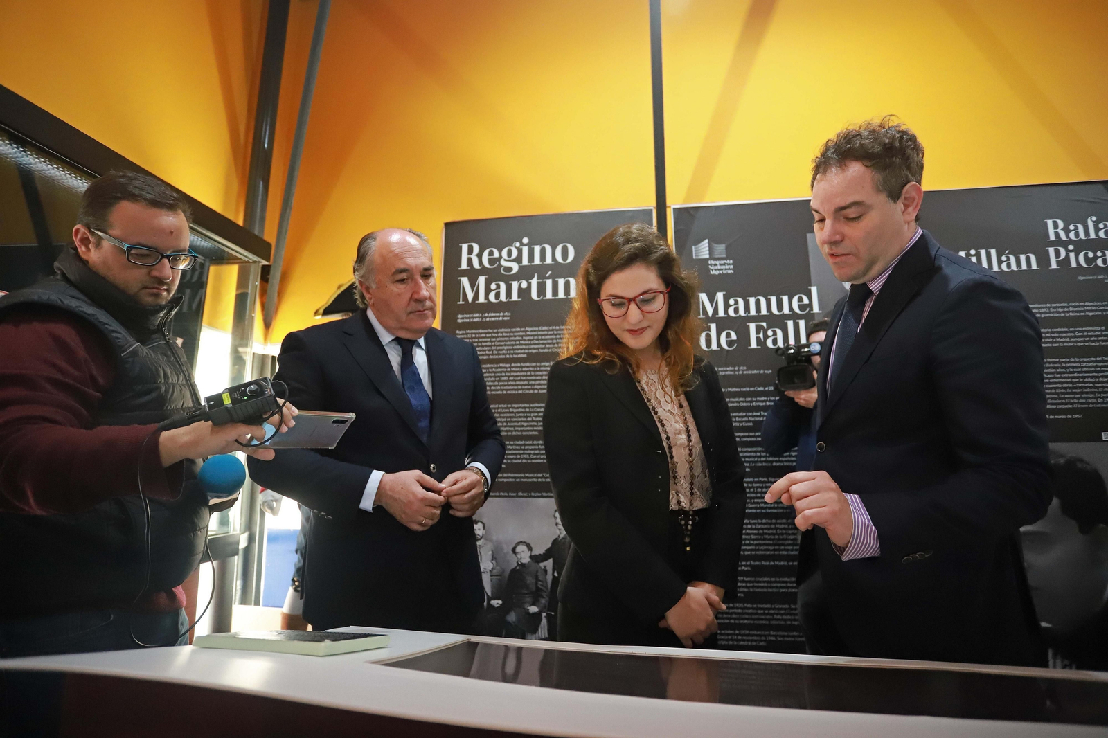 José Ignacio Landaluce, Regina Laza y Juan Carlos Ocaña en un acto conmemorativo
