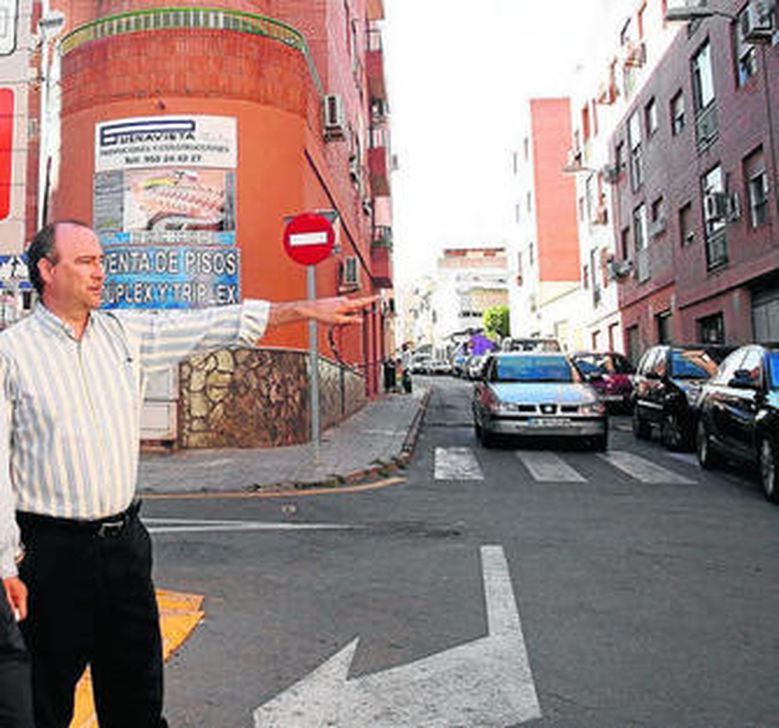 El alcalde de Almería visita el barrio de El Quemadero.