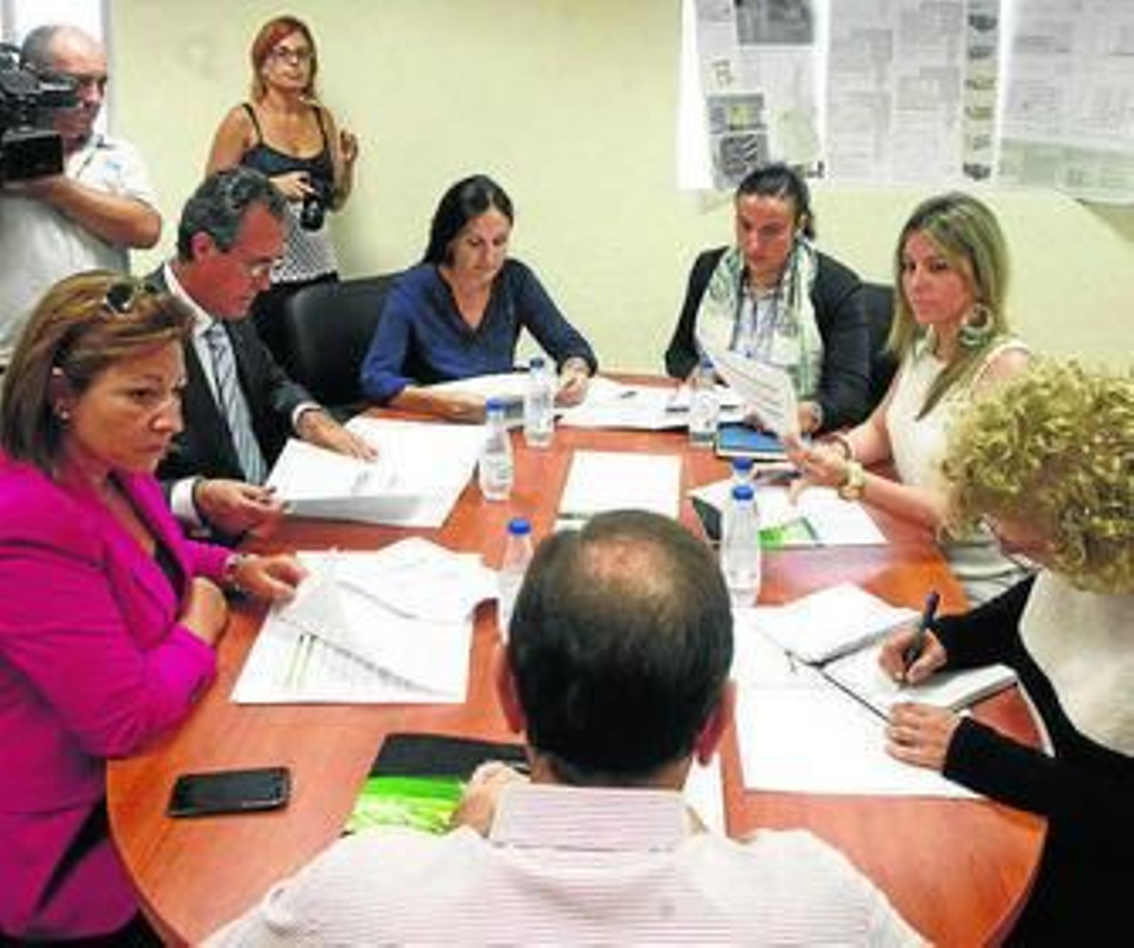 Imagen de la reunión, ayer, de la comisión del Campus.