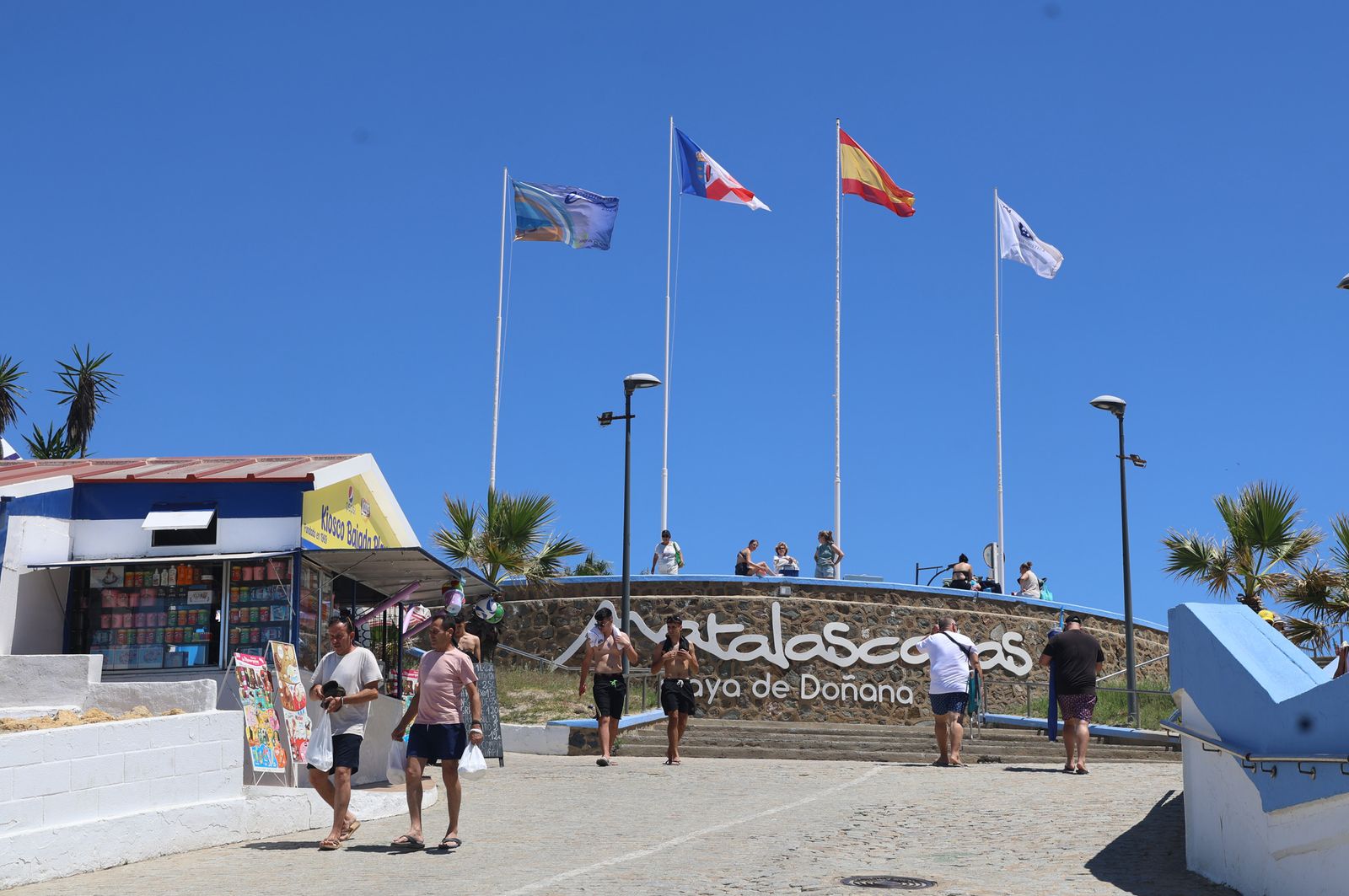 Imágenes de una mañana de calor y playa en Matalascañas