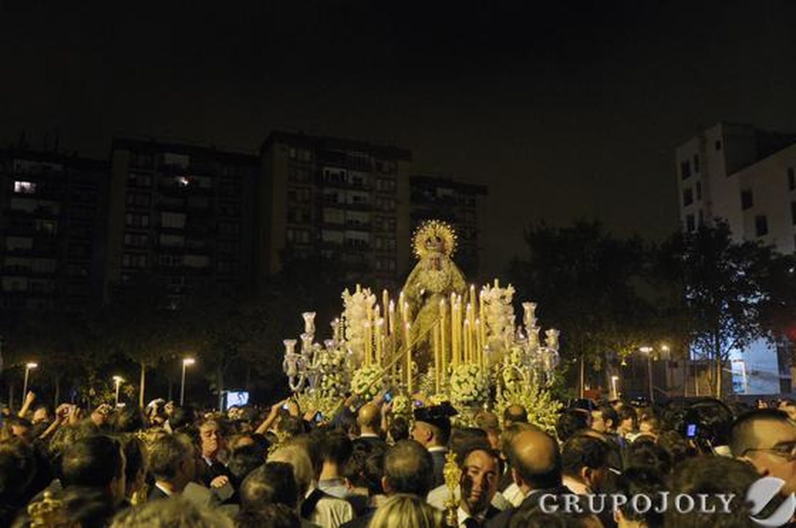La Macarena recorre su barrio.

Foto: Manuel Gomez