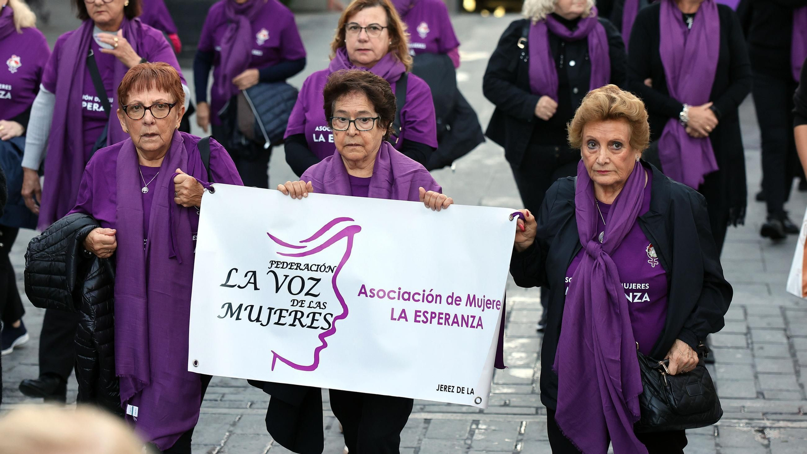 Imágenes de la manifestación del 25N 2024 en Jerez