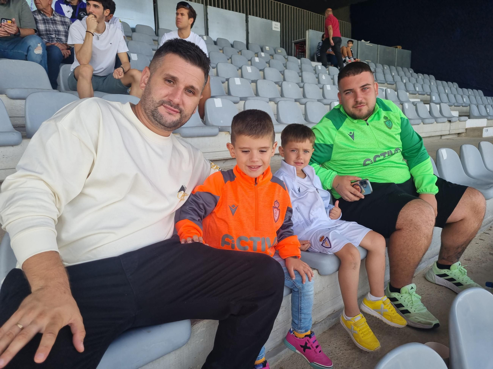 La afición lagarta en el empate entre el Real Jaén y UD Melilla, en imágenes