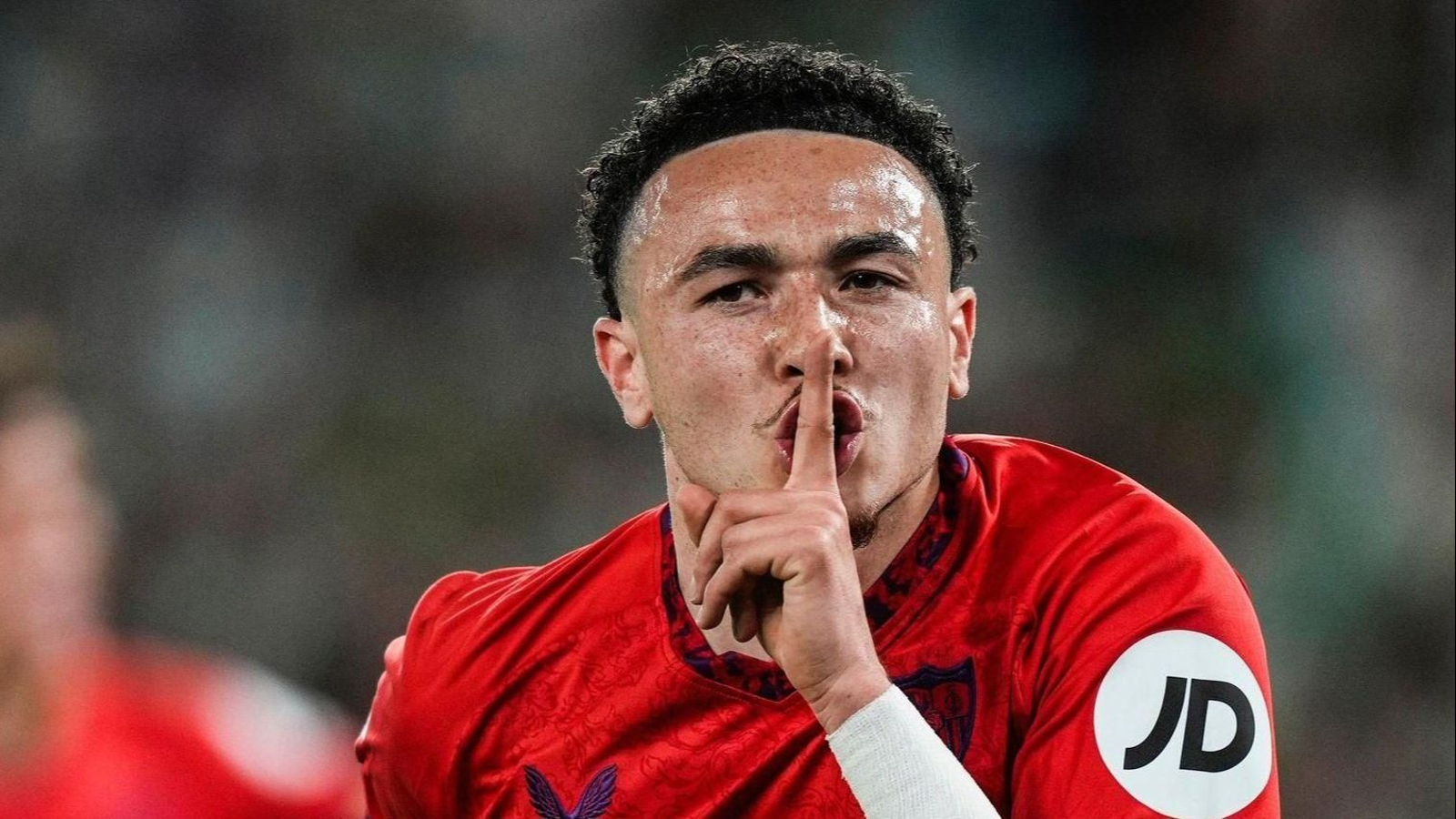 Vargas celebra su gol con el Sevilla