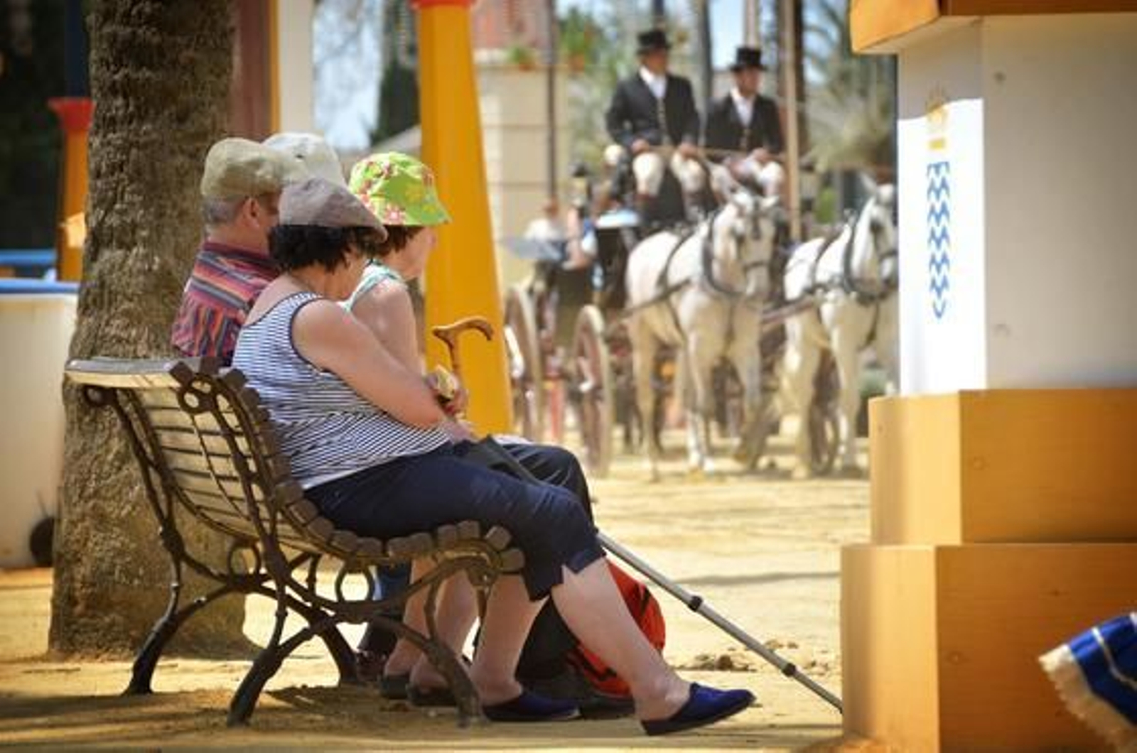 Refugio. Unos visitantes descansan del paseo por el Hontoria. 

Foto: Manuel Aranda