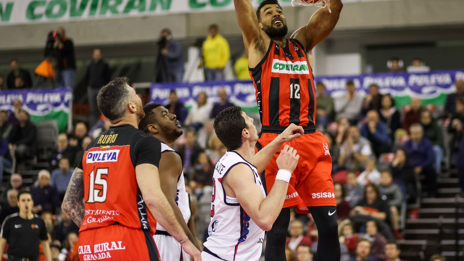 Devin Wright machaca el aro pucelano