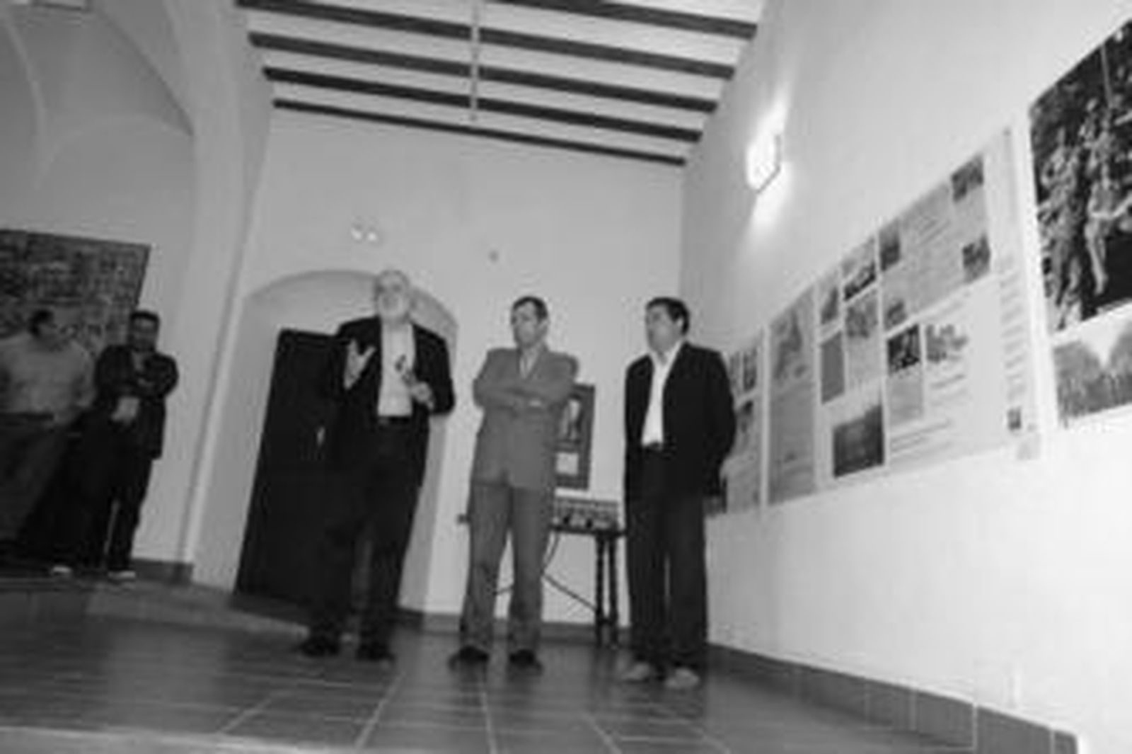 Juan Gómez Macías, José María Naharro y Juan Carlos Galindo, en la inauguración.