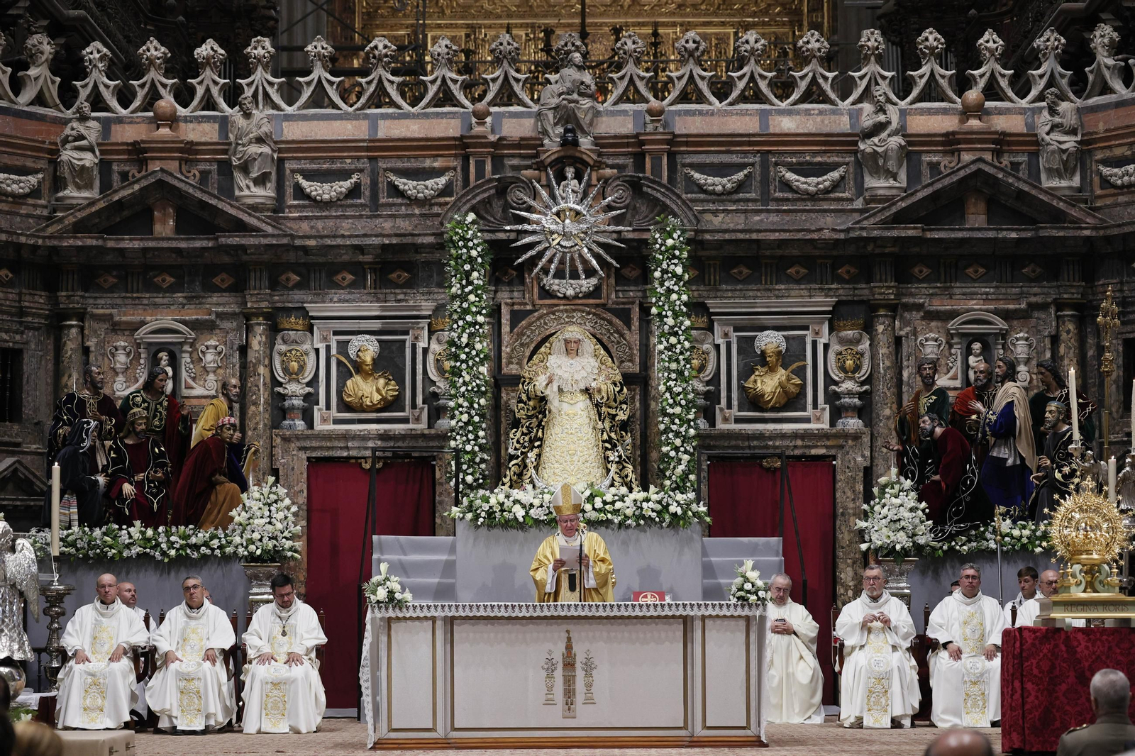La coronación de la Virgen del Rocío en imágenes