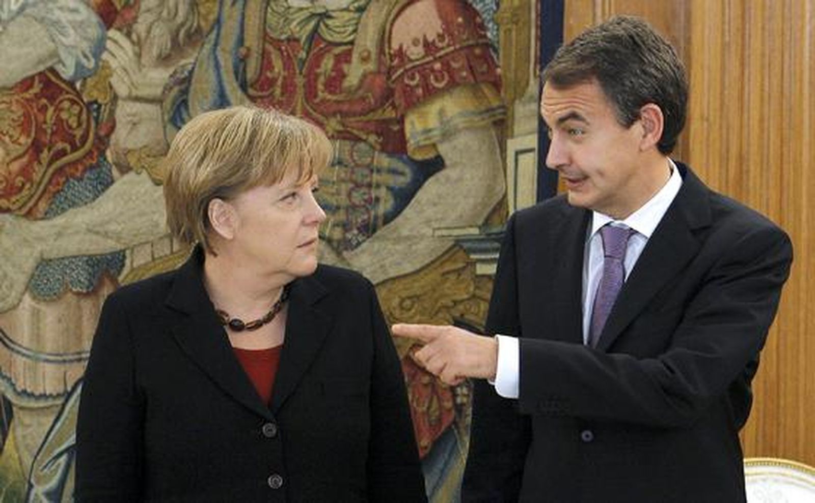 Zapatero conversa con Merkel.

Foto: Efe