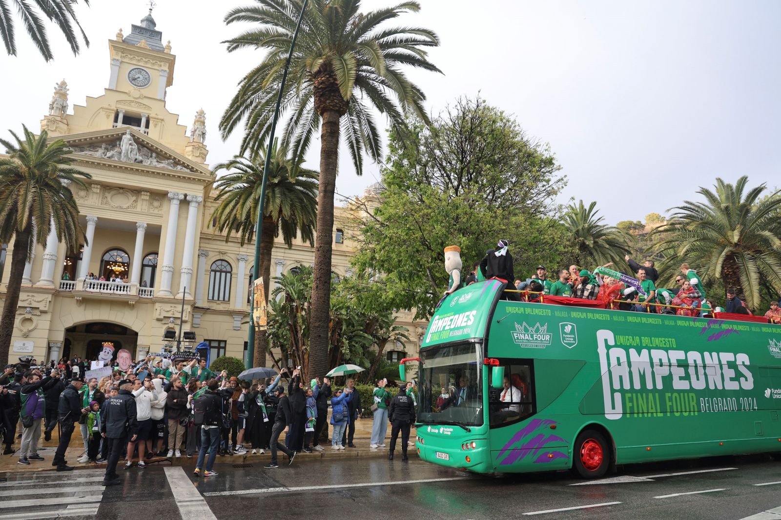 El Unicaja celebra en las calles de Málaga el título de la BCL