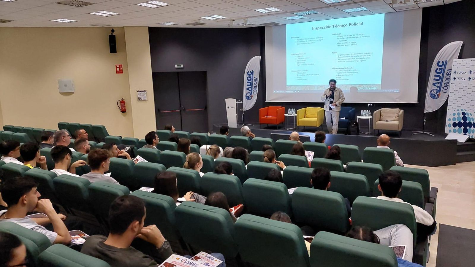 Curso teórico en Loyola Andalucía.