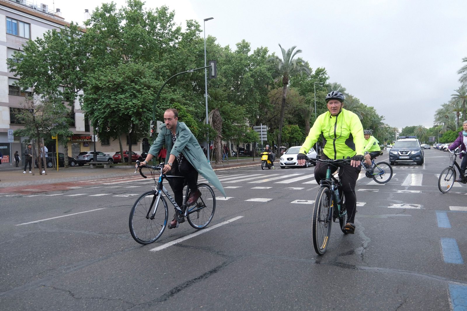 La 'bicifestación' para celebrar el Día de la Tierra en Córdoba, en imágenes