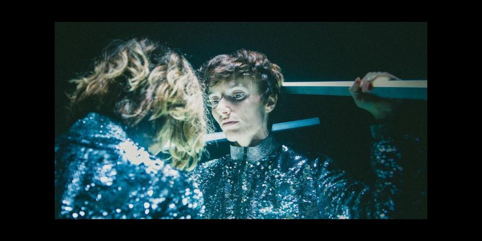 Sharon Fridman despliega sus coreografías en el Teatro Alhambra su 'Dosis de paraíso'