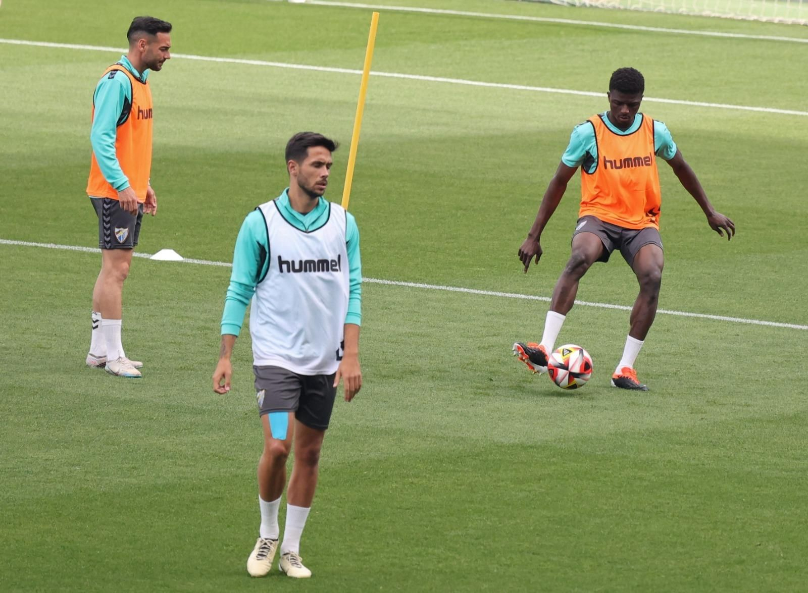 El administrador judicial y Kike Pérez arropan a Pellicer en el Anexo