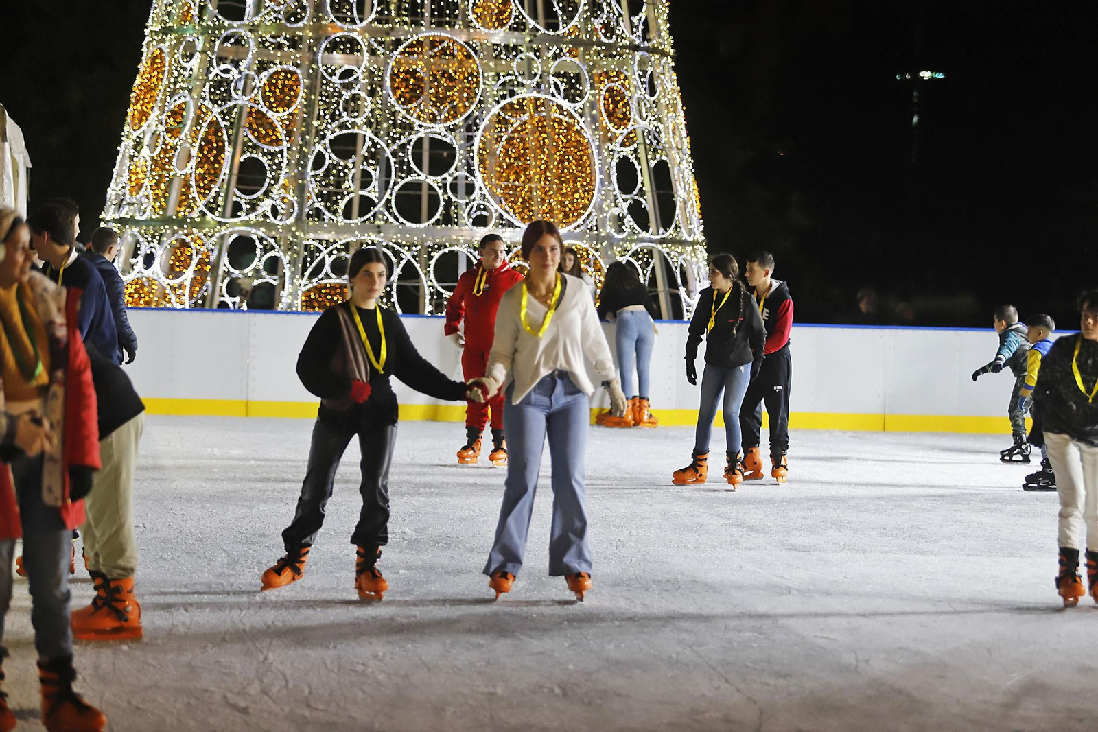 Imágenes de la pista de hielo en Isla Chica por Navidad