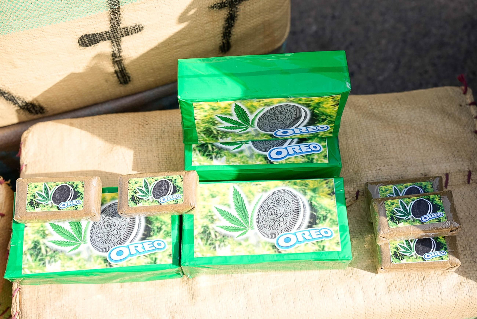 Hachis, marihuana y armas ocultas en El Puche y El Acebuche.