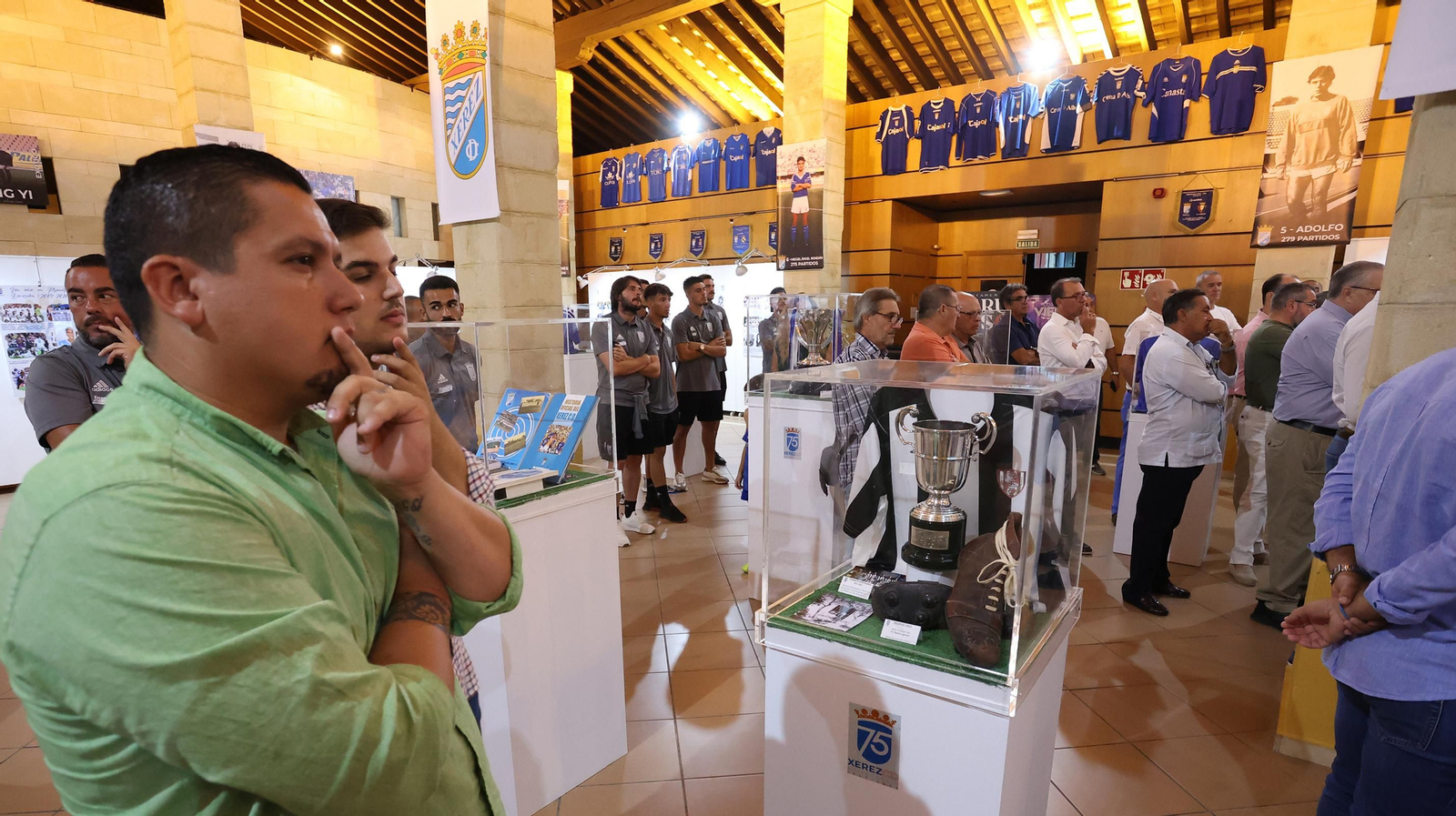 Inauguración de la exposición por el  75 aniversario del Xerez CD