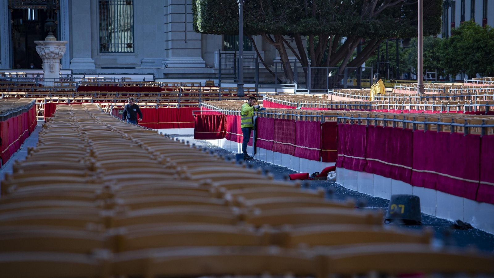 El montaje de los Palcos de la Plaza de San Francisco.