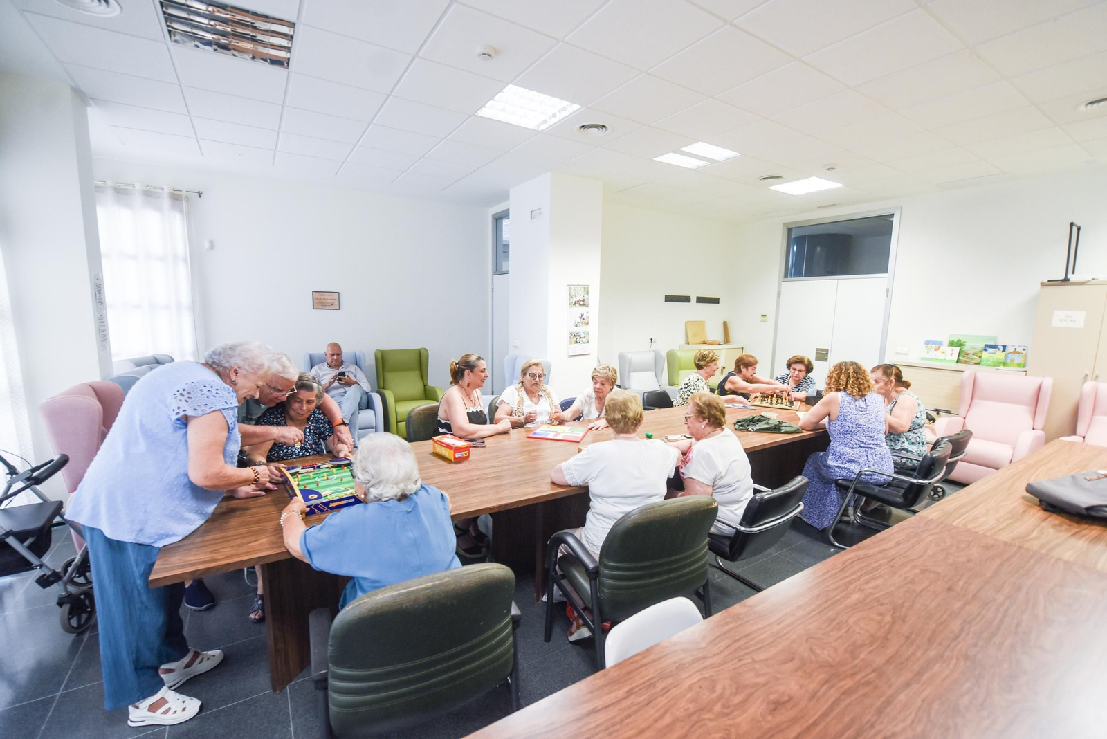En imágenes, una mañana en el centro de participación activa para personas mayores de Huerta de la Reina