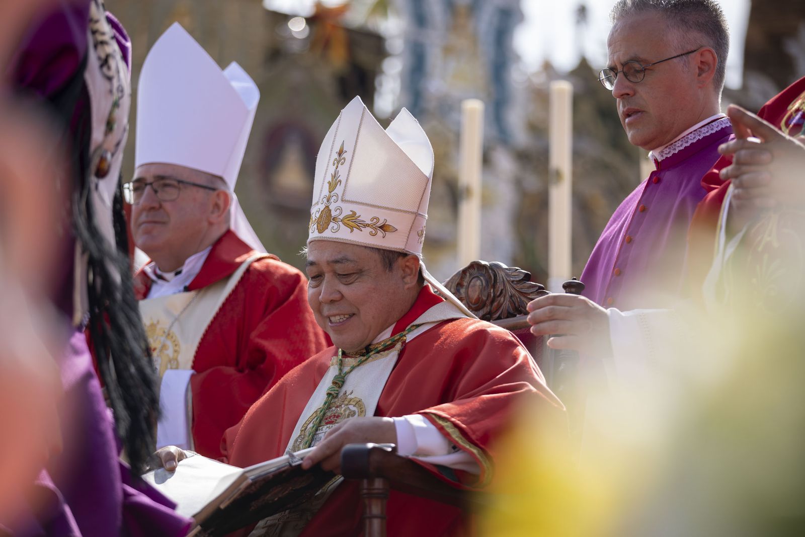 El Rocio 2023: Imágenes de la misa Pontifical del Domingo de Pentecostés