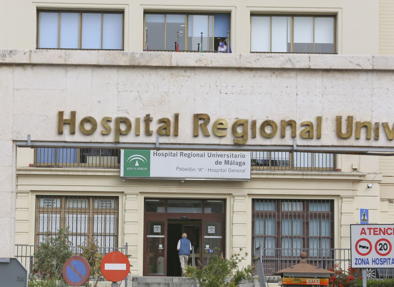 Salir a donar sangre en la Málaga del coronavirus, en fotos