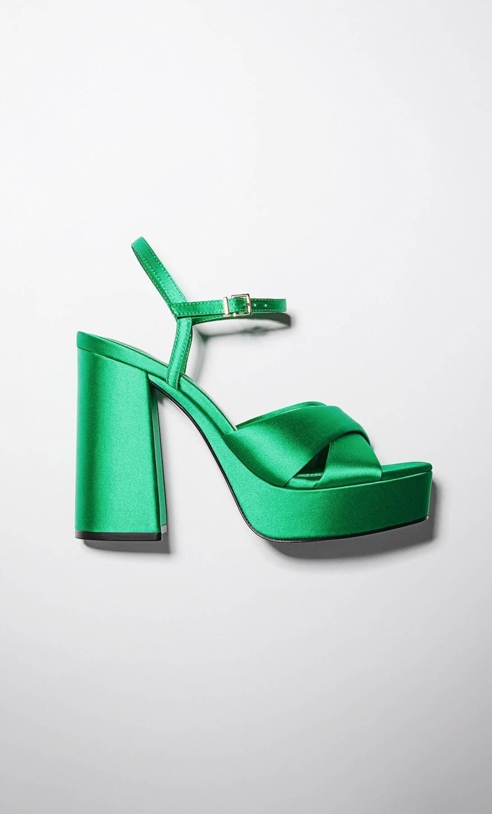 Plataforma verde de Stradivarius.