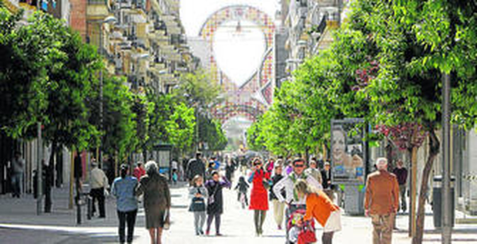 Los ciudadanos ya han tomado la 'nueva' calle Asunción.