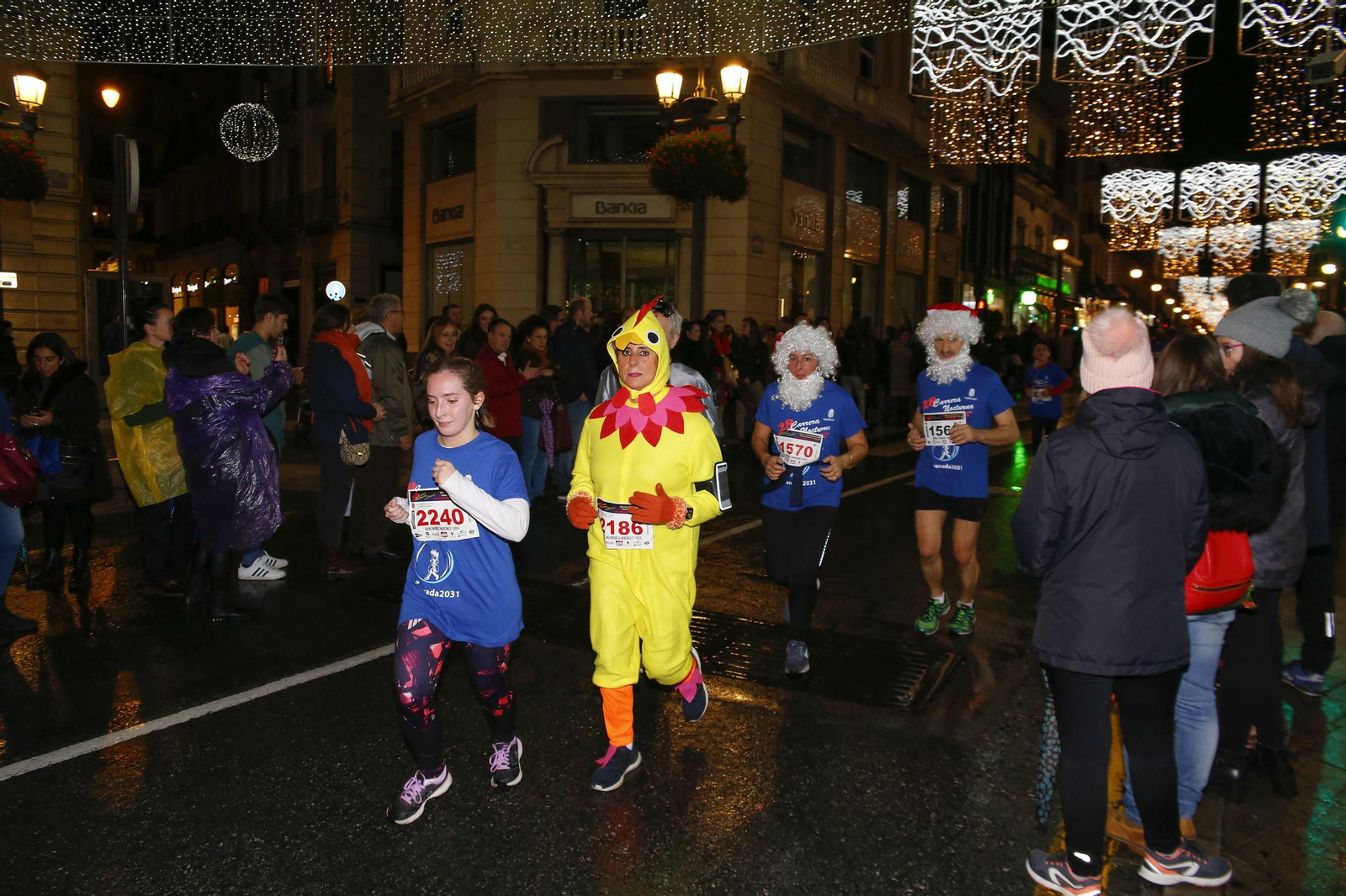 Las imágenes de los mejores disfraces en la Carrera de la Suerte de Granada