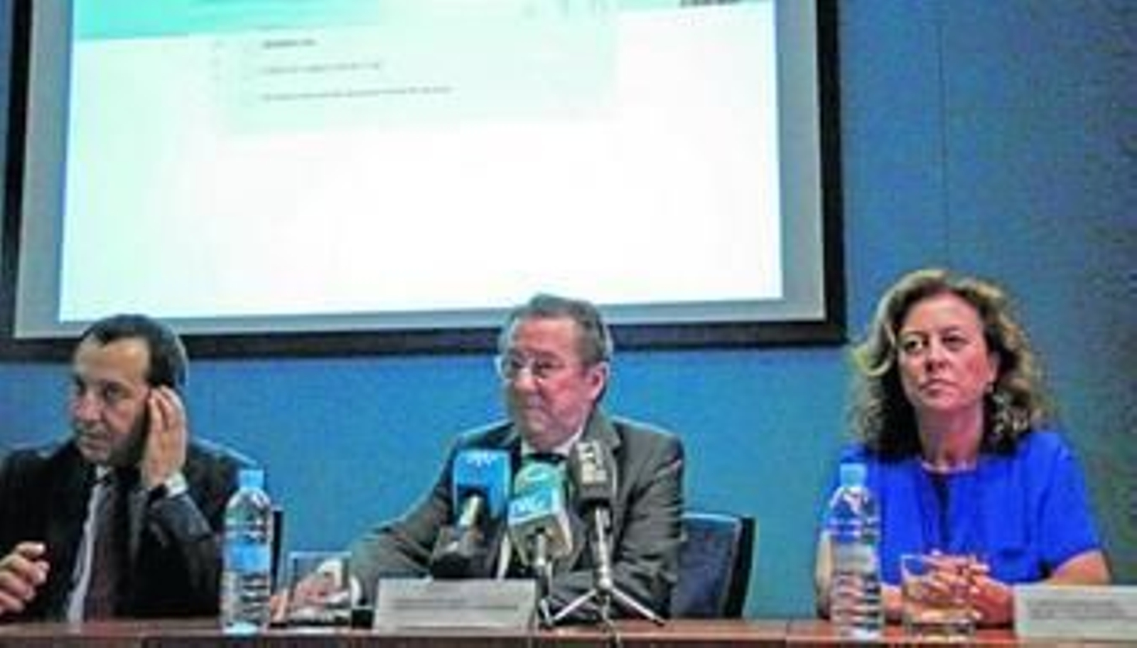 José Luis Ruiz Espejo, Emilio de la Llera y Mercedes Fernández en la ciudad de la Justicia.