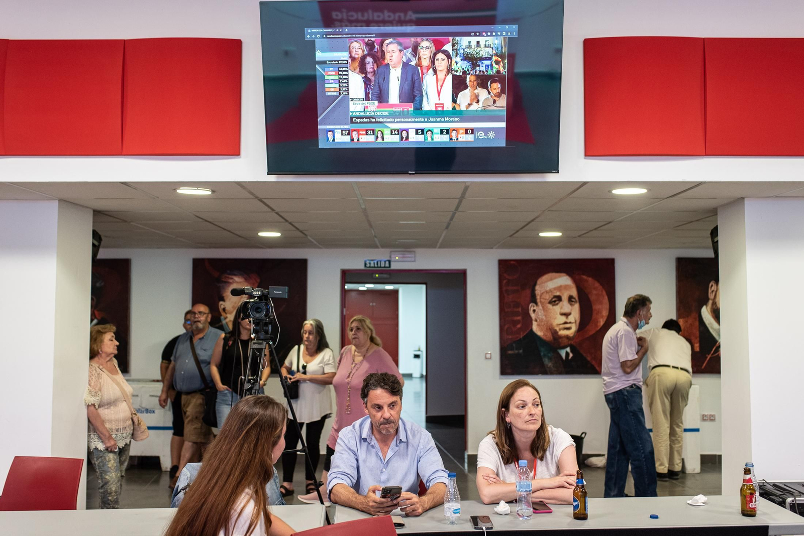 Imágenes: Así se ha vivido la noche electoral en la sede del PSOE en Huelva