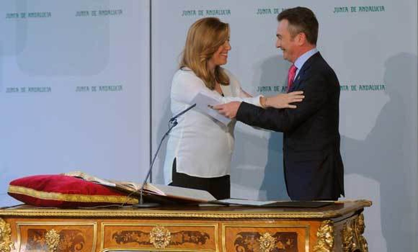 Susana Díaz preside la toma de posesión de González Mazo como rector de la UCA