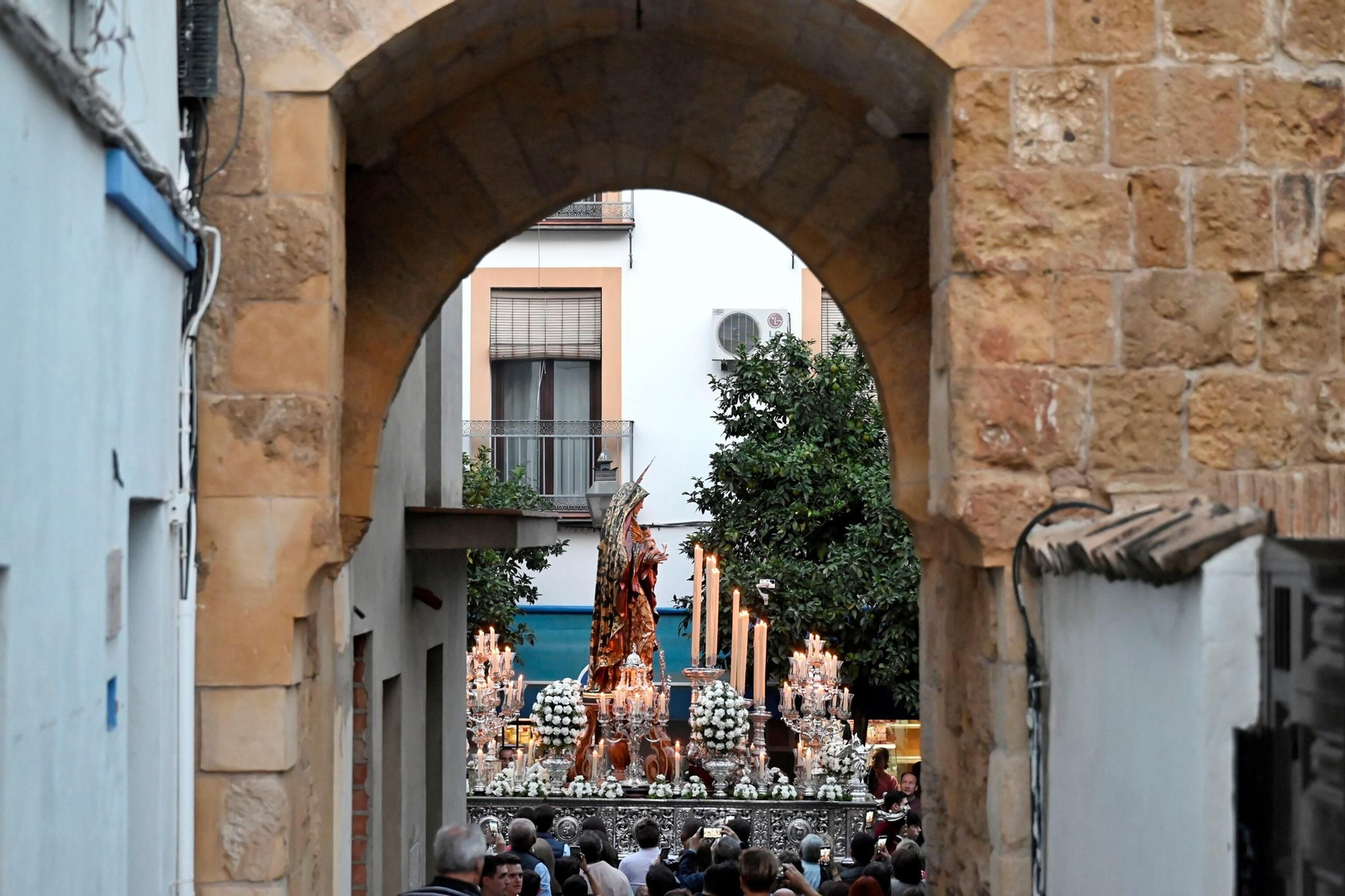 La procesión de la Virgen del Amparo de Córdoba, en imágenes
